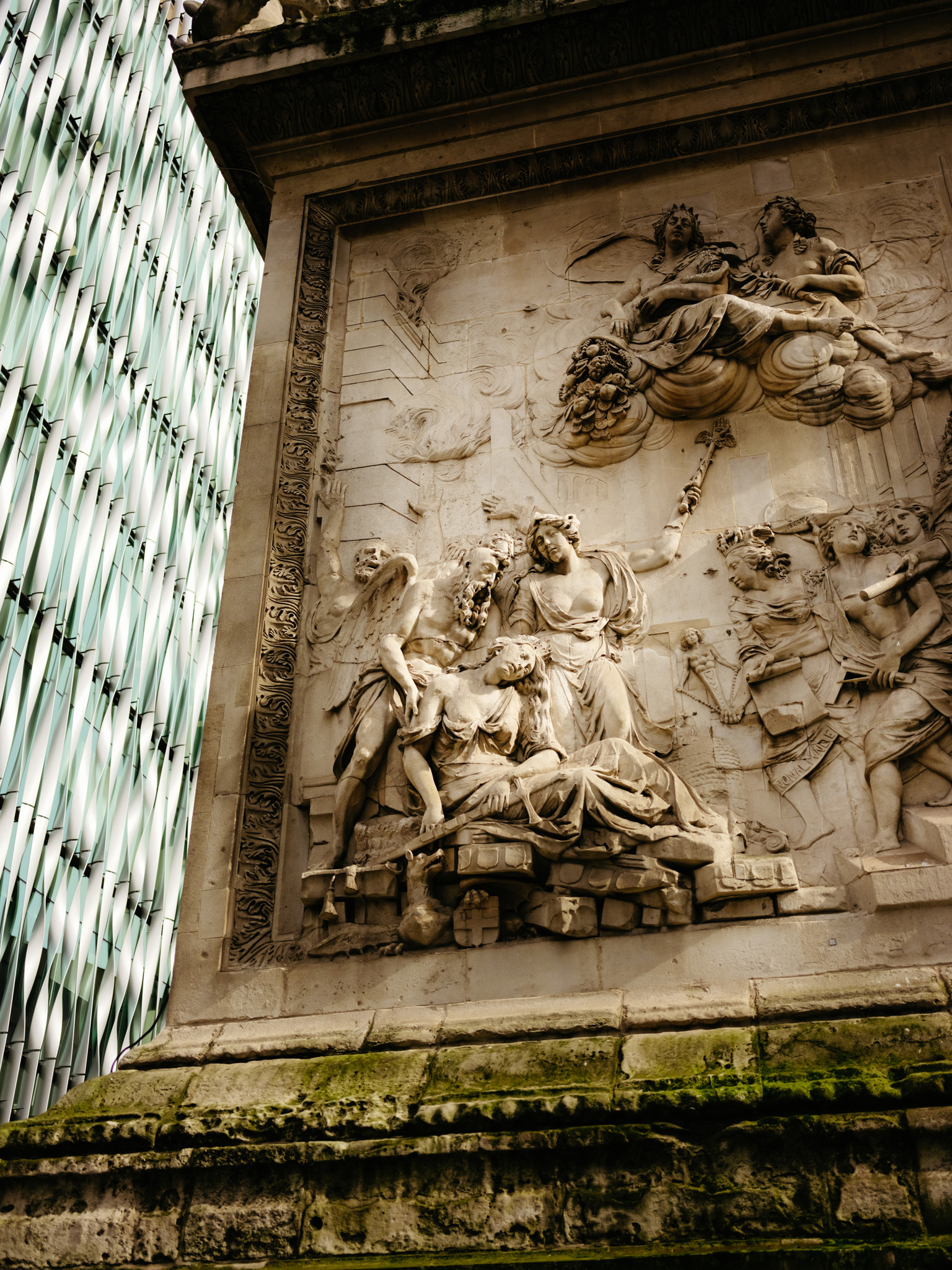 Attractions in the City of London - Monument - a fluted Doric column in London