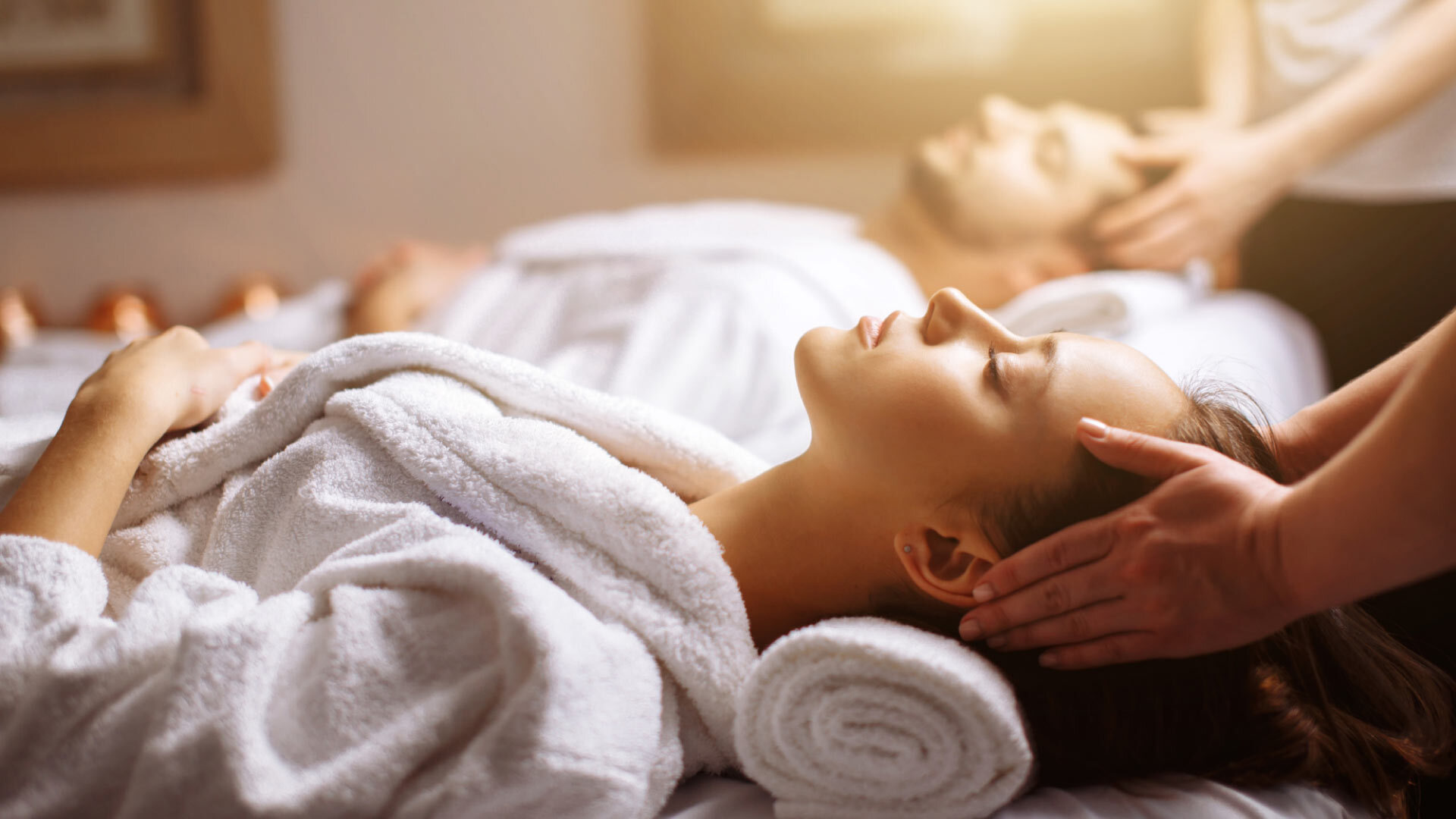 5 best Spas in the City of London - Adamo Spa - Couples head Massage