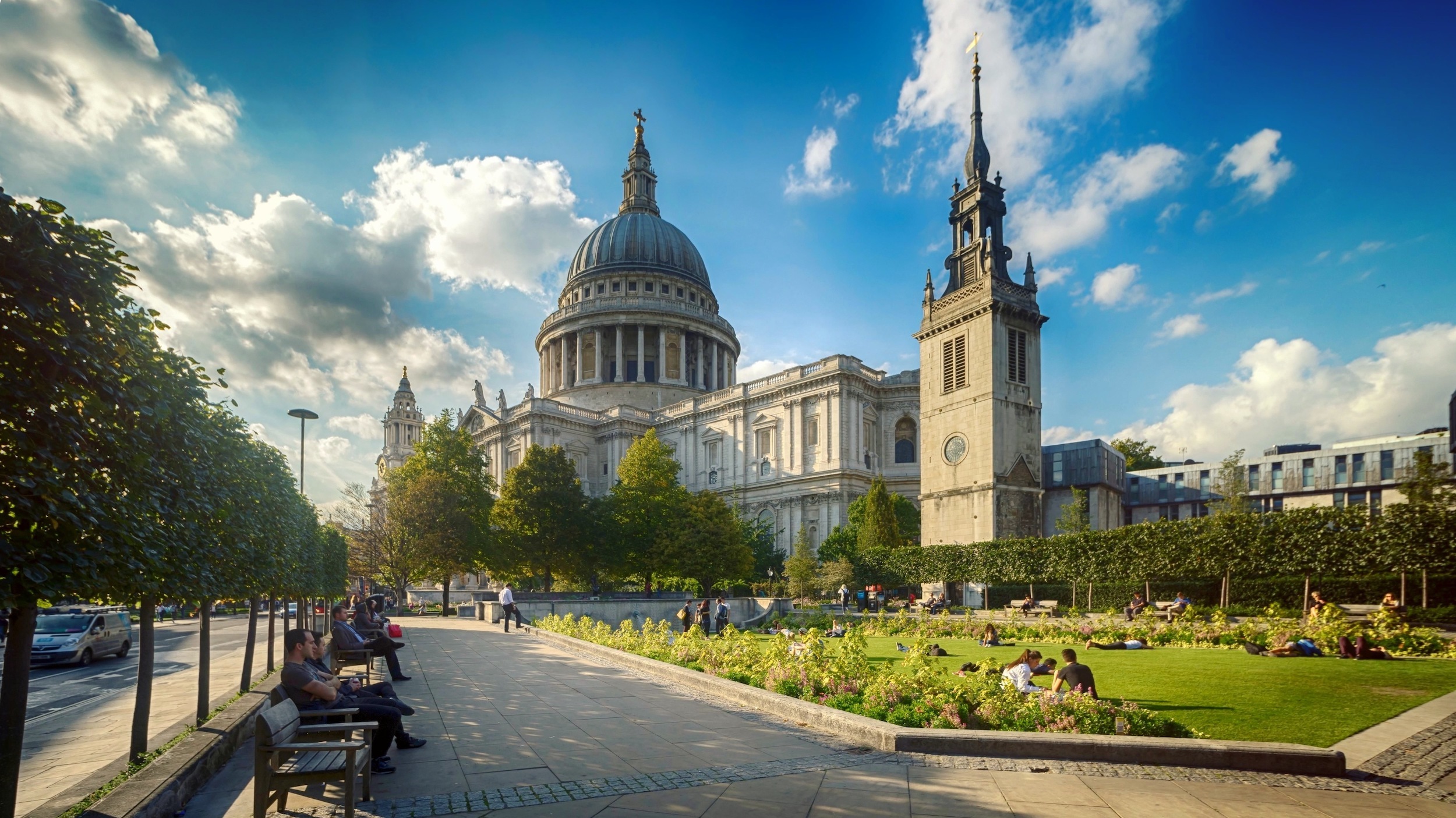 St. Pauls Cathedral outside