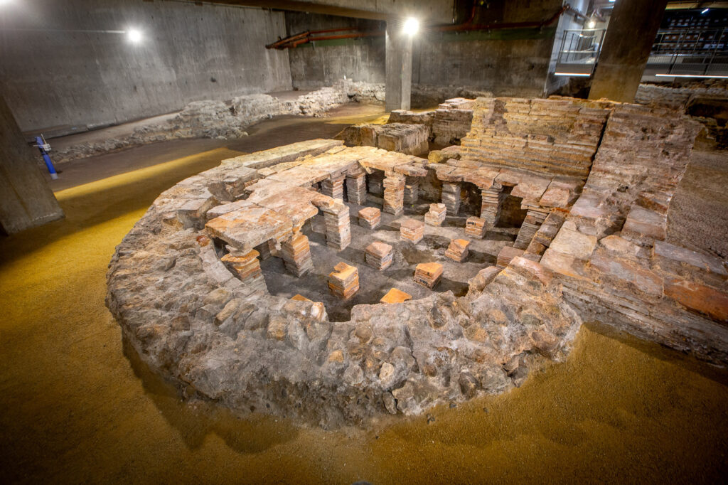 Billingsgate Roman House and Baths - roman ruins in the floor