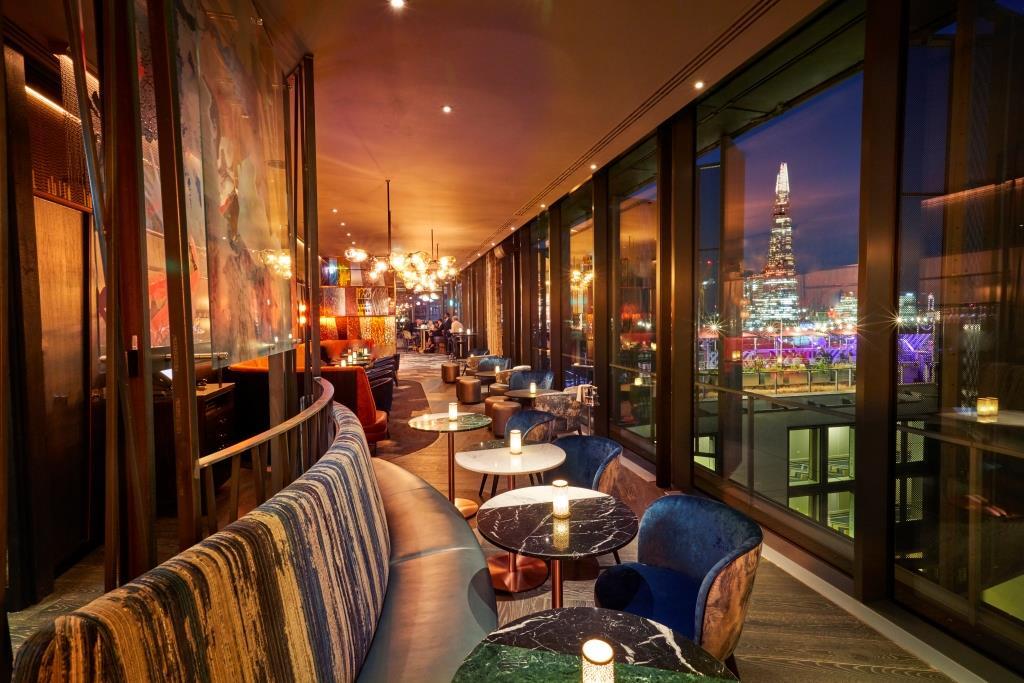 Doubletree by Hilton London - Tower of London - night lighting - smart bar - views of the City