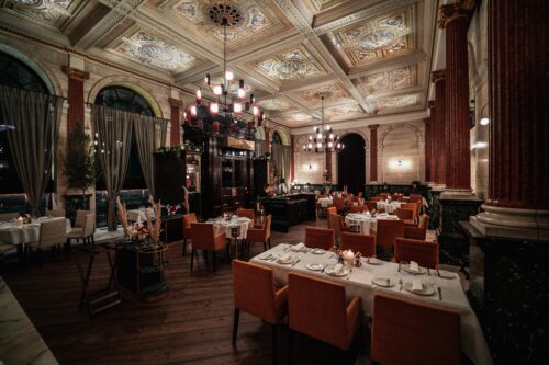 a photo of Piazza Italiana