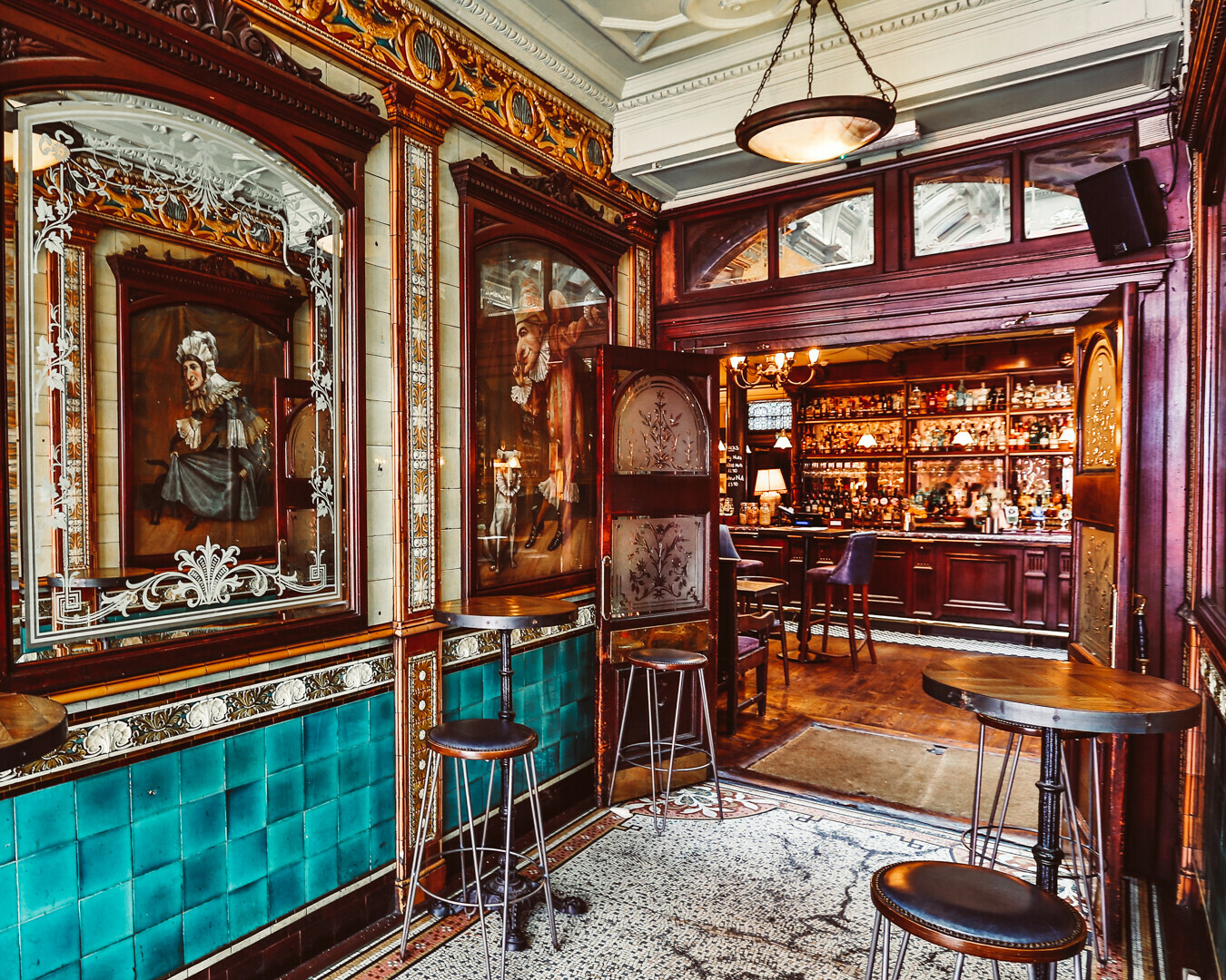 Shot from inside the doorway of The Punch Tavern pub on Fleet Street